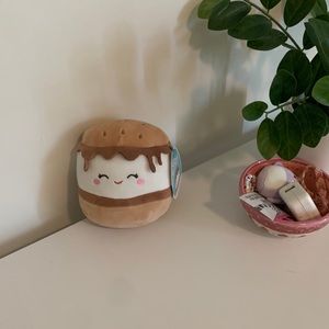 Squishmallow s’mores